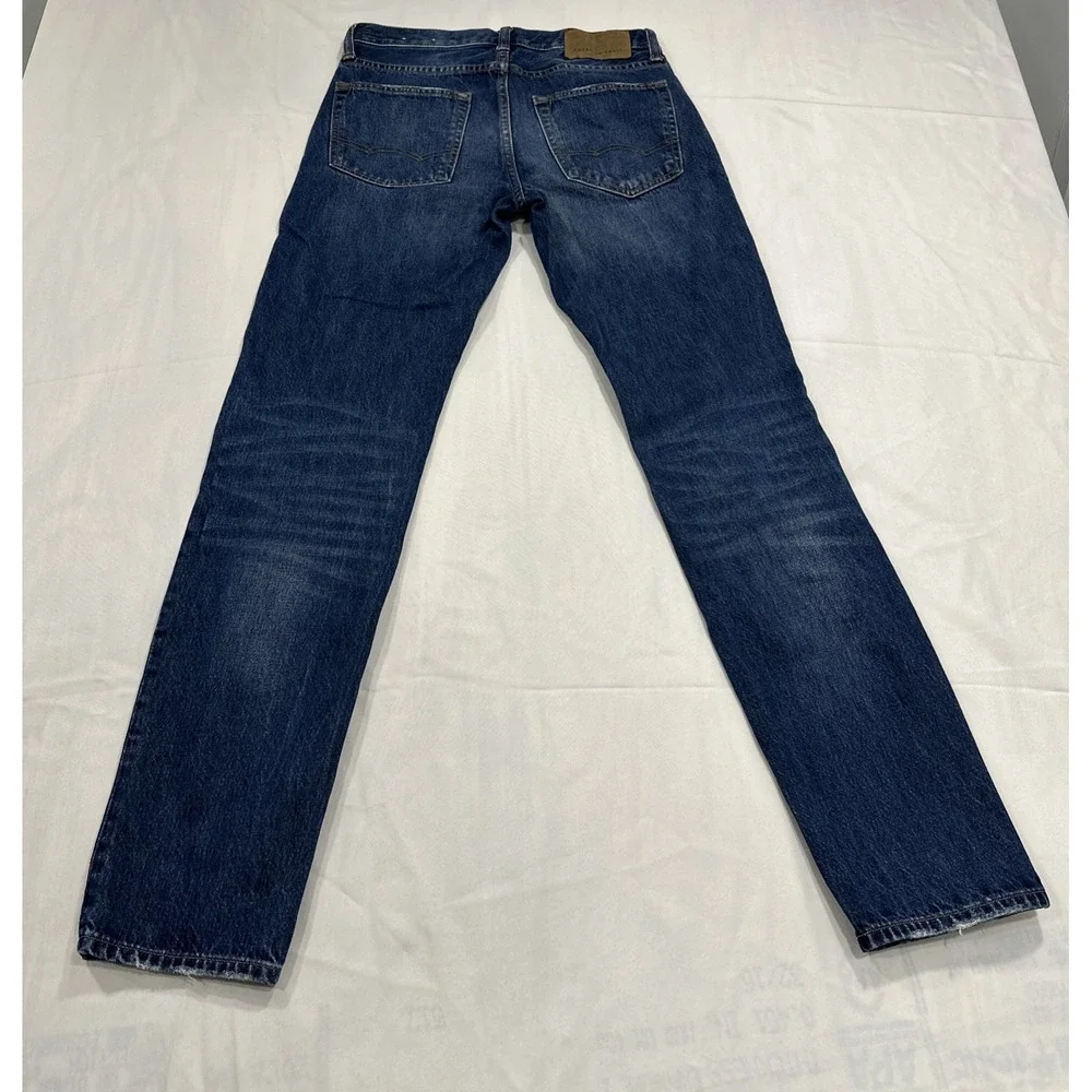 American Eagle Outfitters from straight